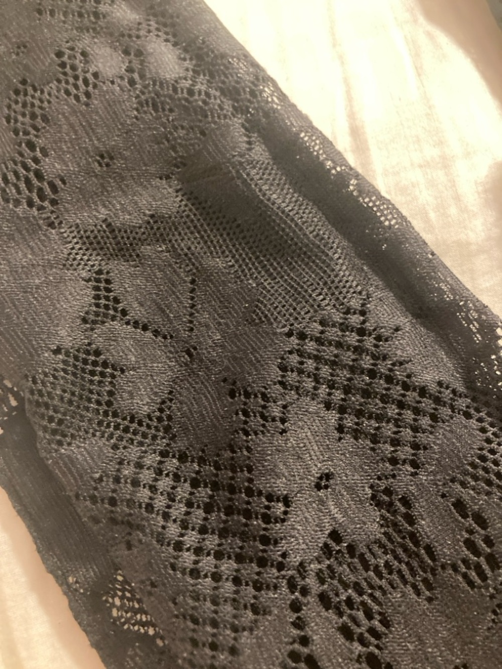 7 Pairs of MeMoi Black and White Floral Lace Slouch Crew Socks - Picture 5 of 8